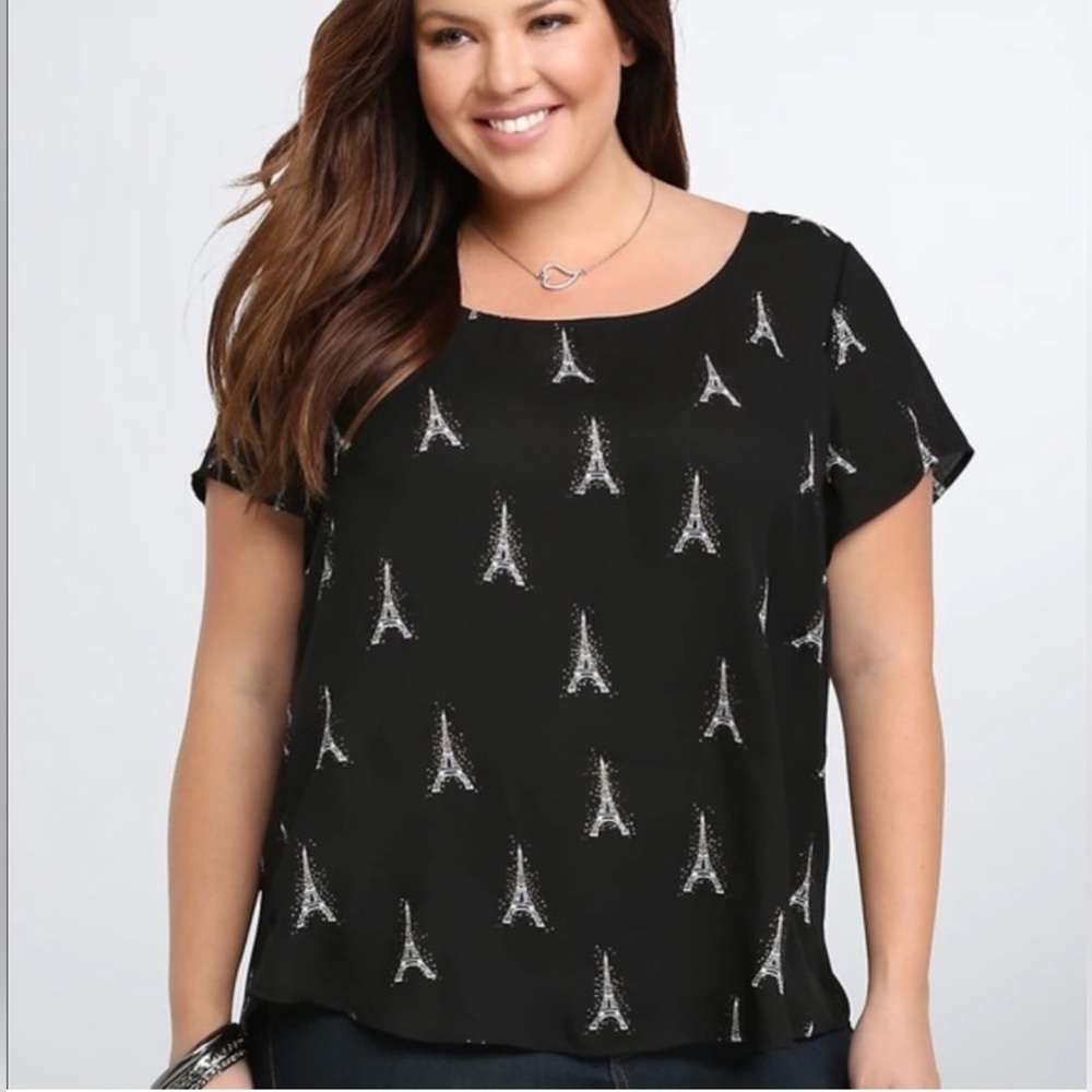 Torrid Black Eiffel Tower Abbey Georgette Button Back Blouse size 1